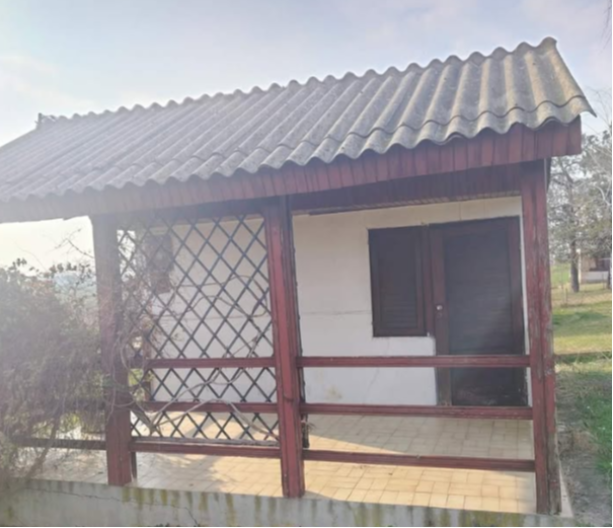 VIKENDICA I PLAC OD 16 ARI ZA SAMO 16.000 EVRA To nije sve, imao i ceo voćnjak