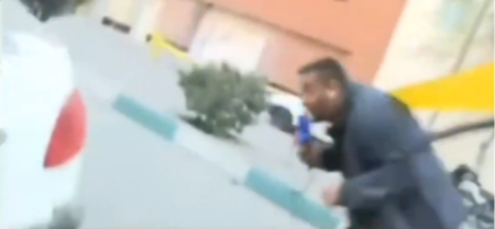 "GAĐAJU! SAD! OVDE! UPRAVO SU GAĐALI": Drama u prenosu uživo, novinar spasavao živu glavu! (VIDEO)