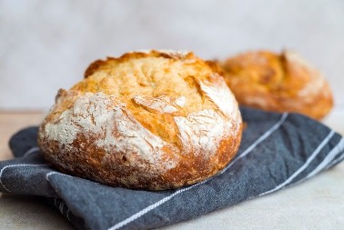 Hleb bez kapi ulja od samo 4 sastojka: Ko ga jednom proba zaboraviće na pekaru, svaki zalogaj je uživanje