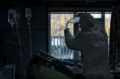 POGORŠALO SE STANJE NAŠE PEVAČICE Otpuštena sa lečenja, a sada ponovo leži u bolnici (FOTO) 