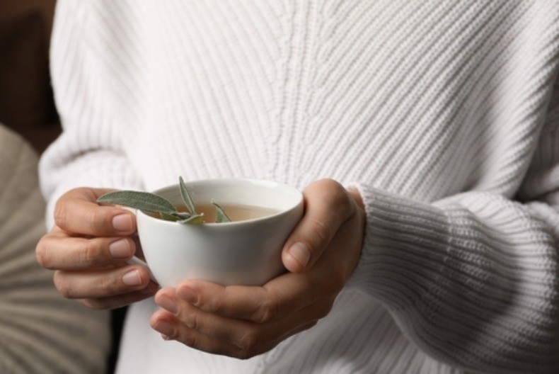 Umorni ste i napeti? Ovaj čaj će vas uspavati i osvežiti ujutru