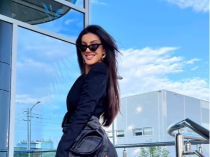 BAHATI SE U DUBAIJU Naša pevačica objavila snimak sa bazena na vrhu nebodera, a onda se obratila ovom muškarcu (VIDEO)