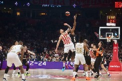 TOTALNI HAOS U PRVOM POLUVREMENU Izundu i Mejs u glavnim ulogama, evo šta je razbesnelo navijače u Areni