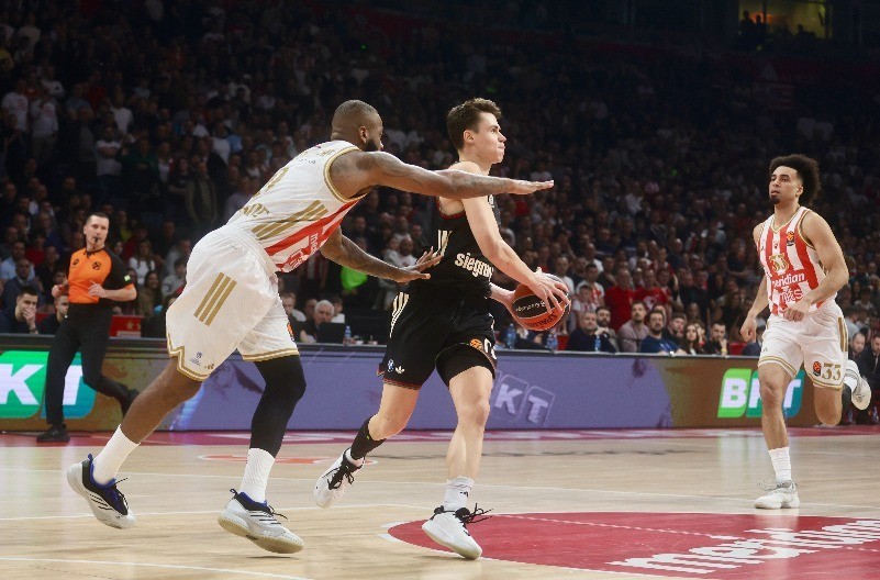 PEŠIĆ SRUŠIO ZVEZDU Crveno-beli pali posle drame i napravili veliki korak unazad u borbi za plej-of