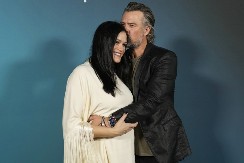 PRINOVA NA PUTU Zgodni glumac čeka 2. dete sa mlađom ženom, otkrili i pol bebe