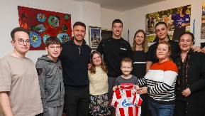 Deca iz udruženja "Uvek sa decom" gosti na proslavi Zvezdinog 81. rođendana