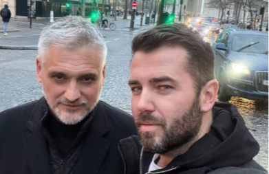 SKANDAL NA MREŽAMA Aca Kos objavio snimak iz auta, a jedan detalj izazvao opšti haos! (FOTO)