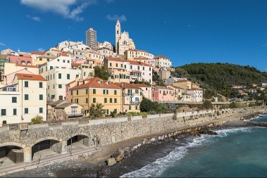 Rimljani, pirati i bogati turisti - upoznajte selo šarenih fasada, i mačaka