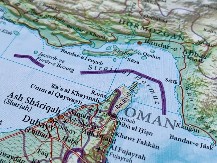 IRANCI POGODILI TANKER! Jeziva scena u Ormuskom moreuzu, gore MILIONI u nafti! 