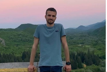 "U 00.01 TI JE KASNO, NEMAŠ IH ŠTO DONOSITI!" Ispovest oca mladog poštara (25) koji je pronađen mrtav vezanih ruku - Miloš uoči smrti dobijao strašne poruke
