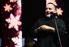 "SPENS NIJE NOSIO TERET PROŠLOSTI 2016. I 2023. GODINE?" Toni Cetinski pevao u Novom Sadu i to koliko puta!