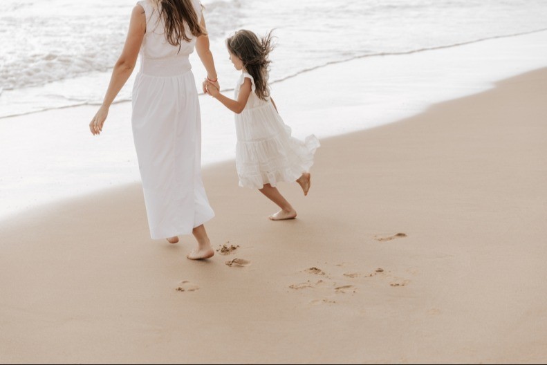 MAJKA KOJA IMA 4 ĆERKE JE SVIMA DALA ISTO IME Njenu odluku masovno komentarišu na mrežama- evo šta ona kaže na to