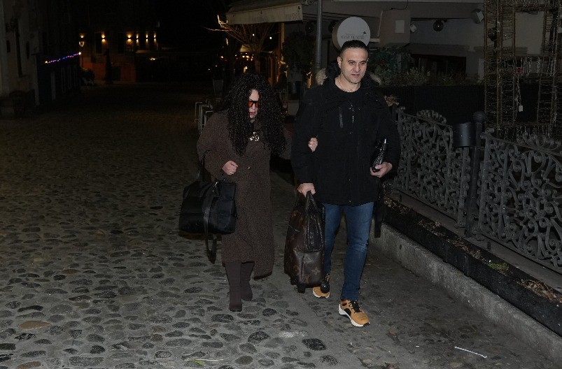 "BOŽE ME SAČUVAJ" Pevačica oštro prokomentarisala potez Tonija Cetinskog (FOTO)