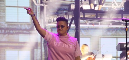 "MAMA, SREĆAN OSMI MART" Sin Marije Šerifović se pojavio na njenom koncertu! (VIDEO)