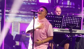 POZNATI NA KONCERTU MARIJE ŠERIFOVIĆ Aleksandra Prijović sa dekolteom, a Miškovićeva snajka u vatrenom izdanju!