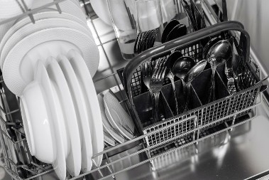 Doći će trenutak kada više neće dobro prati sudove, ne treba vam to: Evo kako da očistite mašinu za sudove, ovo je dezinfikuje očas posla