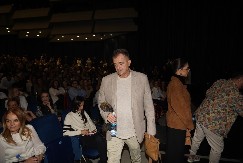 NJU BAŠ RETKO VIĐAMO! Ovo je supruga Dragana Brajovića Braje sa kojom večeras proslavlja 30 godina braka