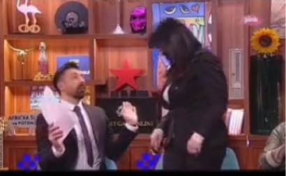 HAOS U EMISIJI UŽIVO Zbog ovog pitanja pevačica ustala i počela da viče, voditelj ostao u šoku!