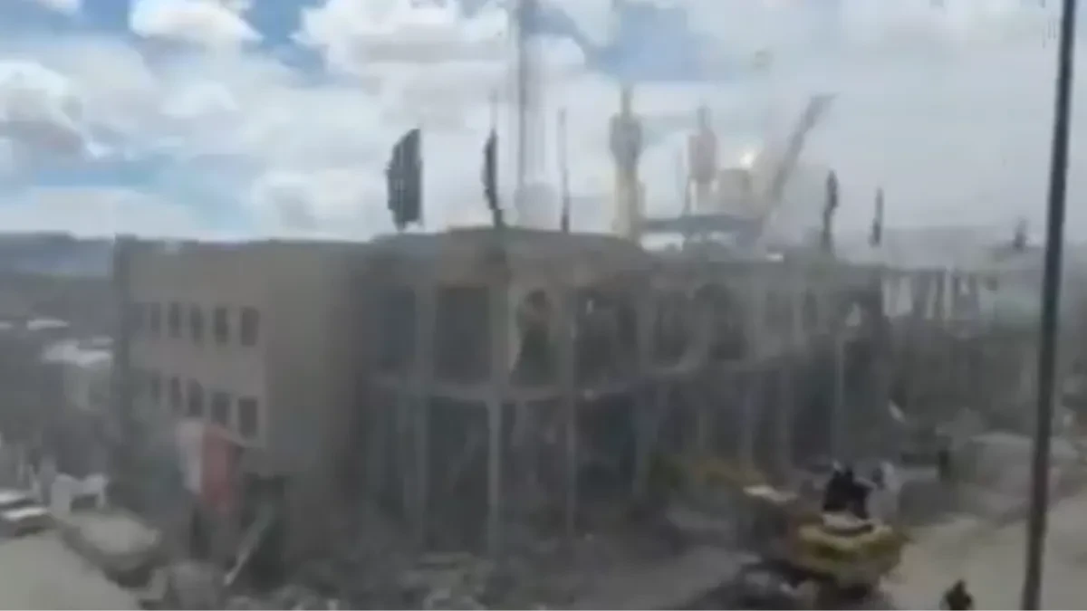 "NAPALI SU DŽAMIJU I UBILI TRI OSOBE" Iran objavio snimak iz Zandžana (VIDEO)