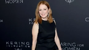 Džulijen Mur (65) izgleda duplo mlađe: Njen trik za mladolik izgled zapanjio žene!