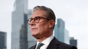 OPŠTA PANIKA  NATO PAKTU Tramp najavio razlaz, Starmer u histeriji!