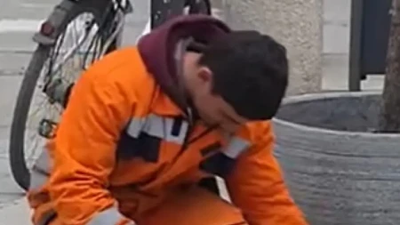 TRENUTAK KOJI JE ODUŠEVIO REGION Ono što je uradio komunalni radnik iz Novog Pazara dira pravo u srce!