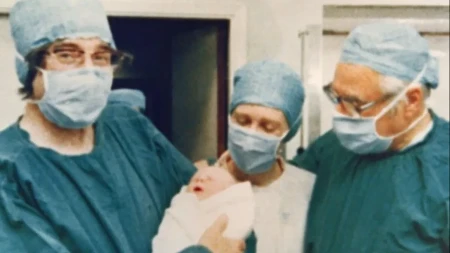 SVET U ŠOKU Rođena kao “beba iz epruvete”, nazvali je ĐAVOLJIM DETETOM – istina ledi krv!