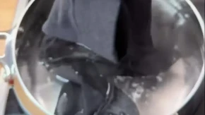 Skuvala je grilonke i momentalno uštedela 400 dinara: Kako da čarape ne pucaju uopšte, ni Brenin ananas ne može da ih probije