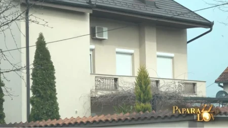 OVO JE LUKSUZNA VILA NAŠEG PEVAČA Porodični dom u rodnom mestu oronuo, a ovde je uložio celo bogatstvo (FOTO)