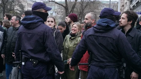 KOLEKTIVNA ŠIZOFRENIJA BLOKADERA I OPOZICIJE: Pevaju i vesele se u blizini mesta pogibije studentkinje