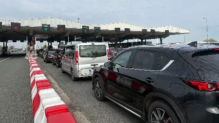 SKORO 300 DECE IZ SRBIJE 10 SATI ZAROBLJENO NA GRANICI SA HRVATSKOM "Umorni su i iscrpljeni"