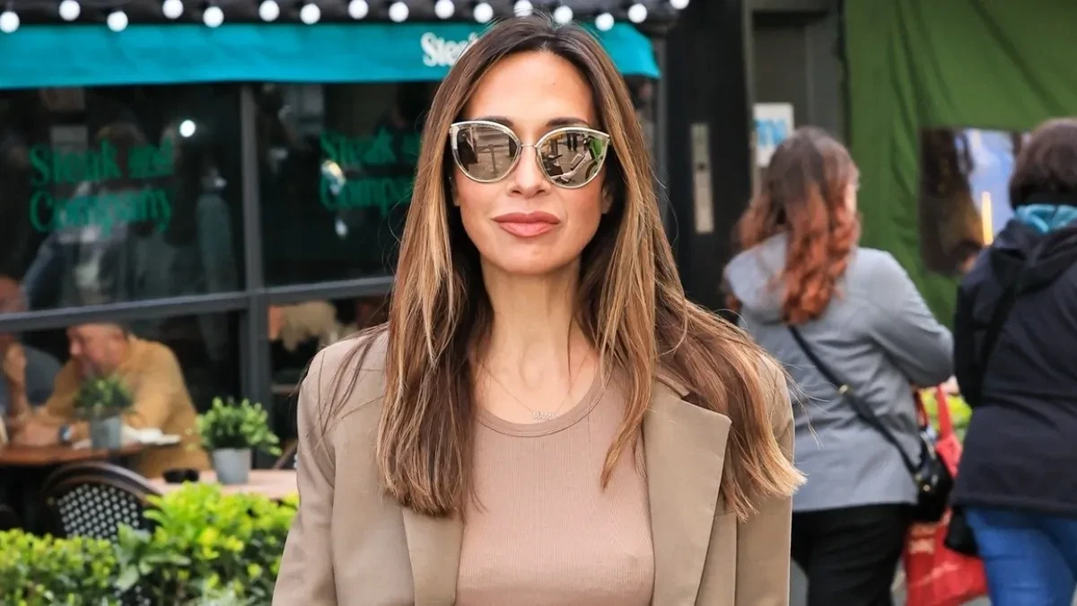 O ovim pantalonama svi pričaju! Kriju stomak, sužavaju struk, a možete da ih nađete i za 2.000 dinara