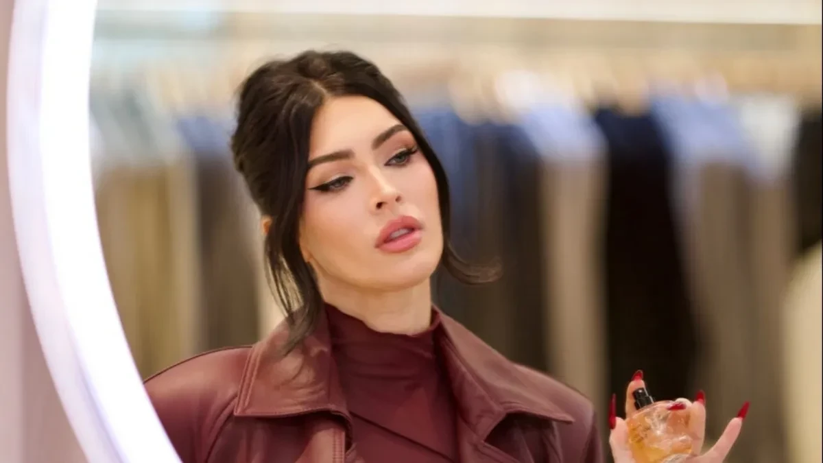 Momci, navalite! Megan Foks javno deli svoj broj telefona!