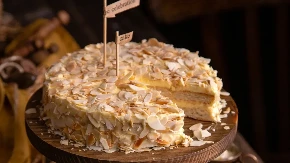 BADEM TORTA SA PUNO FILA I SOČNIM KORAMA Vrh poslastičarstva