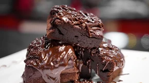 BRZI ČOKOLADNI KOLAČ SA JOGURTOM Sa merama na čaše