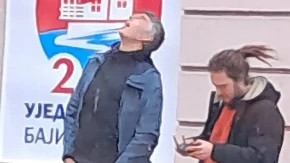 MALTRETIRAJU SVAKOGA KO SE NE SLAŽE SA NJIMA Blokaderi ponovo pokazali da im je jedina politika mržnja i nasilje