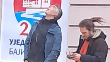 MALTRETIRAJU SVAKOGA KO SE NE SLAŽE SA NJIMA Blokaderi ponovo pokazali da im je jedina politika mržnja i nasilje