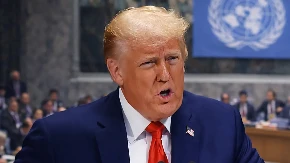 TRAMP BACIO "BOMBU" PRED PREGOVORE SA IRANOM