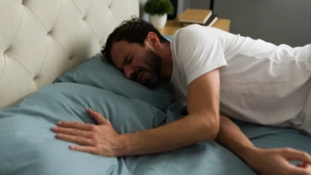 PLATIO JOJ SILIKONE, ONA GA OSTAVILA: Sad traži 3.500 evra nazad – internet GORI