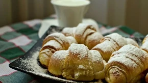 NAPRAVITE STARINSKE KIFLICE SA ČVARCIMA Listaju se kao knjiga