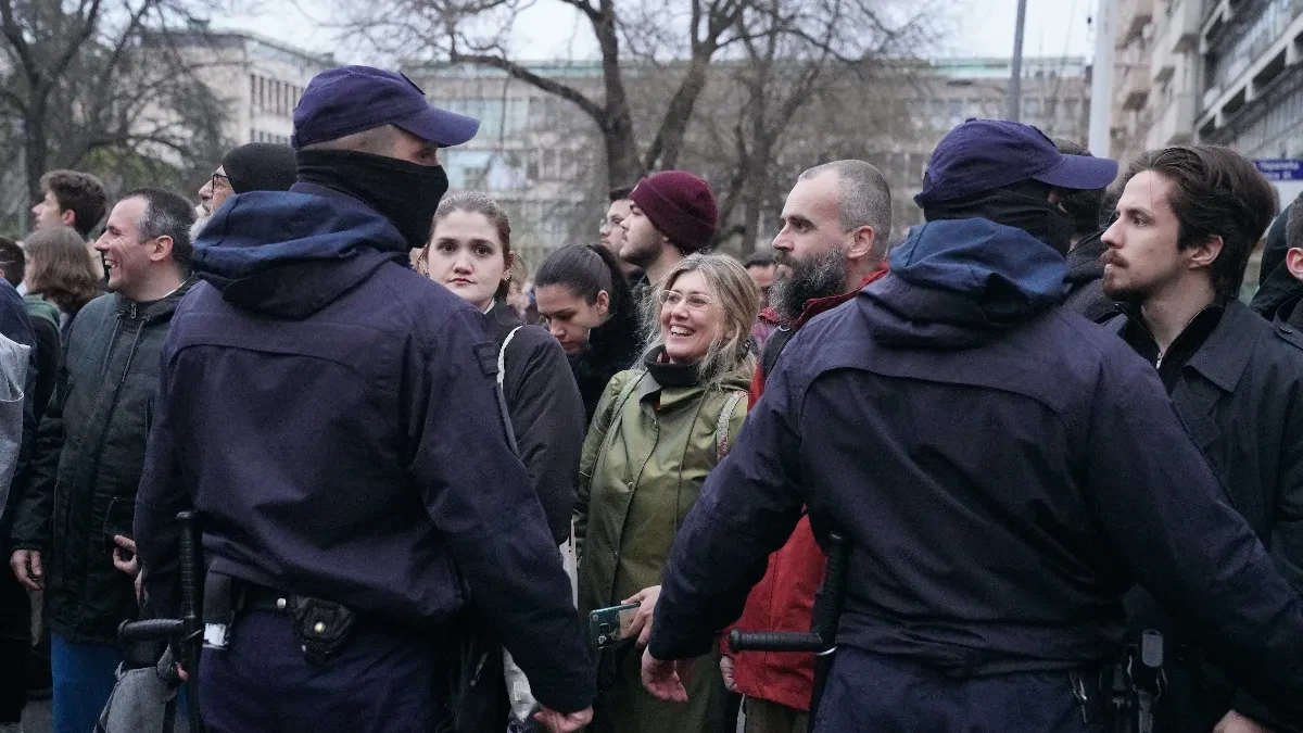 E, SAD SU PREŠLI IGRICU, ALI U BLAMIRANJU! Nova blokaderska ideja - Smejati se ili plakati? (FOTO)
