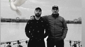 FOTOGRAFIJA, IKONE I SVEĆA Darko Lazić u domu u Brestaču napravio posebno mesto za preminulog brata Dragana, suze same idu