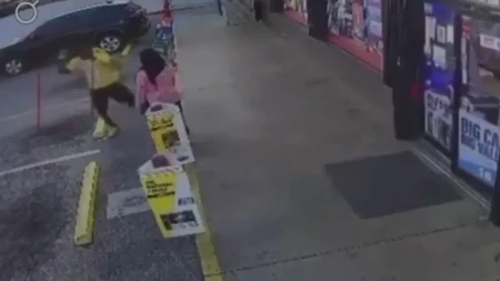 TRAMP OBJAVIO SNIMAK UBISTVA Muškarac prebio čekićem nasmrt majku dvoje dece