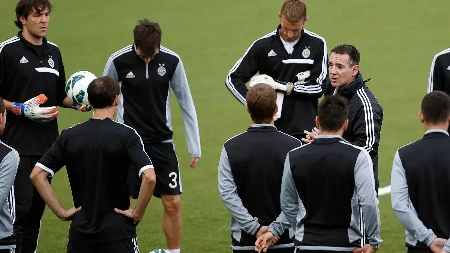 SRBIN STIŽE KOD SRBA Bivši trener Partizana preuzima klub u kom igraju Rajković i Jan Karlo Simić?