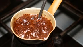 Svi greše kad kuvaju kafu! Evo zašto je kipuća voda najveća greška