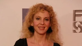 NAŠA GLUMICA OBNAVLJA MANASTIR U KOM POČIVA NJEN OTAC Zbog ovoga napustila javnost!