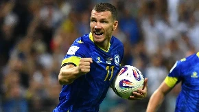 ODUŠEVIO GA GEST Edina Džeka sačekalo iznenađenje u Beogradu, sve je podelio sa pratiocima (FOTO)