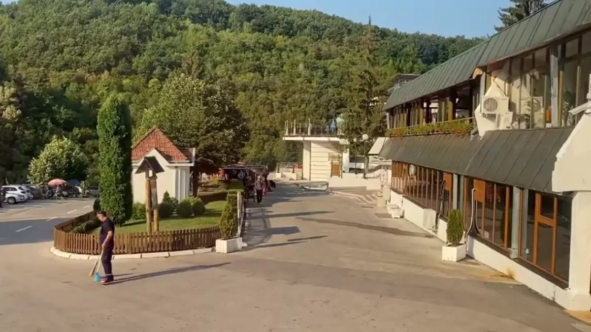 BANJA NA JUGU SRBIJE POZNATA JE PO SVOJIM LEKOVITIM IZVORIMA I PRELEPOJ PRIRODI Ovde se uživa punim plućima