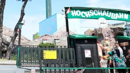 UŽAS! U bečkom zabavnom parku "Prater" vagon izleteo iz šina! Ima povređenih