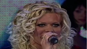 NAKON INTIMNOG SNIMKA POBEGLA U AMERIKU Naša pevačica se potpuno povukla, danas je neprepoznatljiva! (FOTO)